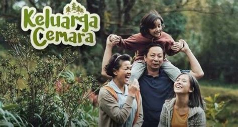 10 Film Indonesia Sedih yang Bakal Menguras Air Mata | Jalantikus