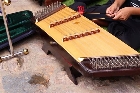 Playing the dulcimer - Dulcimer Guide and More