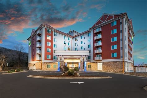 Holiday Inn Express & Suites Asheville Downtown Asheville, North Carolina, US - Reservations.com