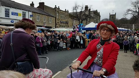 GrannyTurismo at Skipton Christmas Market 2016 Pt1 - YouTube