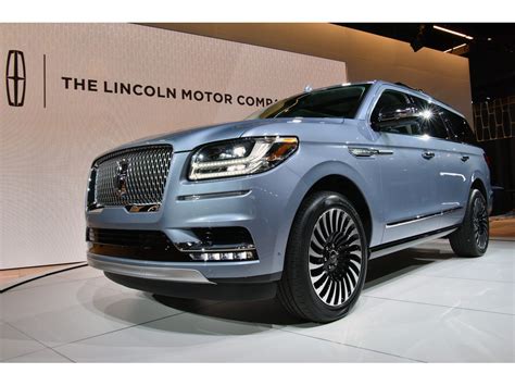 2023 Lincoln Navigator Pictures: | U.S. News