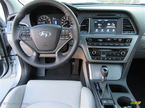 2017 Hyundai Sonata Sport Dashboard Photos | GTCarLot.com