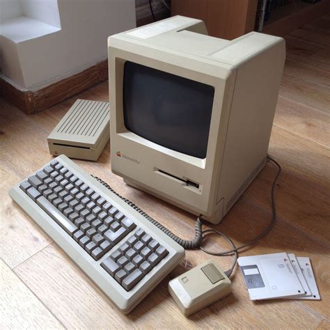 The original 1986 Macintosh Plus, complete with 400k diskette drive. : ) #imacpro | Celulares