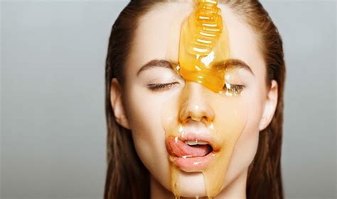 Wash your face with honey to get glowing skin! - India.com