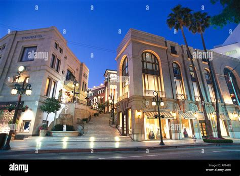 The deserted Wilshire Boulevard at night, Rodeo Drive, Beverly Hills ...