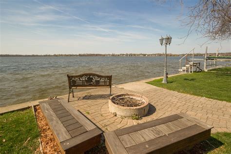 Out door fire pit on Lake Lansing in Haslett, MI. Beautiful Lake View ...