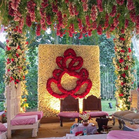 12 Awe-Inspiring Wedding Mandap Decoration with Flowers You Wouldn't Want to Take Your Eyes Off