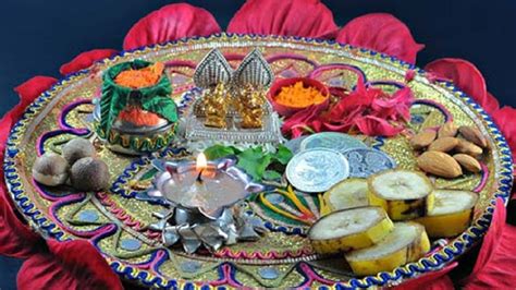 must have auspicious things in diwali puja thali | Diwali Puja: इन चीजों से सजाएं दिवाली पूजन की ...