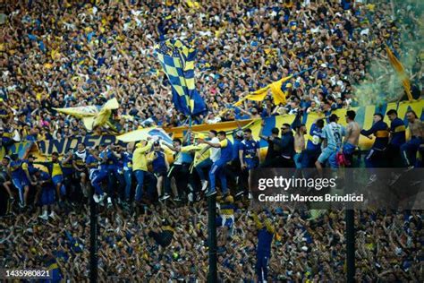 Boca Juniors Fans Photos and Premium High Res Pictures - Getty Images