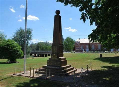 War Memorial Holbrook - Holbrook - TracesOfWar.com