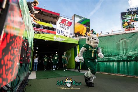 38 – UCF vs. USF 2018 – USF Mascot Rocky D. Bull Exiting Tunnel at ...