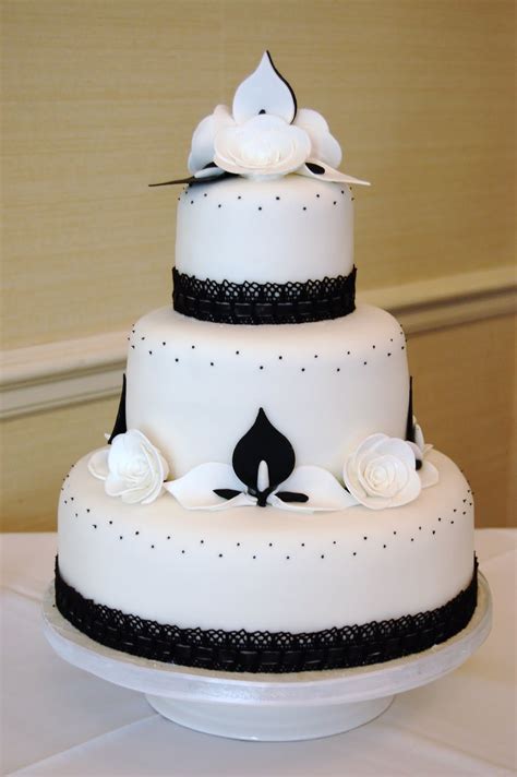 MI AMOR CAKES LIMITED: Black and White Wedding Cakes!