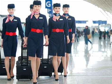 China Eastern Airlines has unveilled a stylish new uniform designed by ...