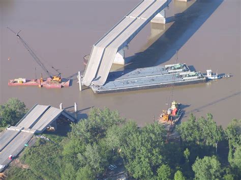 I-40 bridge disaster - May 26, 2002 | Important Events on May 26th in ...