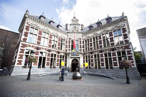 Feest! De Universiteit Utrecht hoort bij de beste universiteiten van de wereld - indebuurt Utrecht