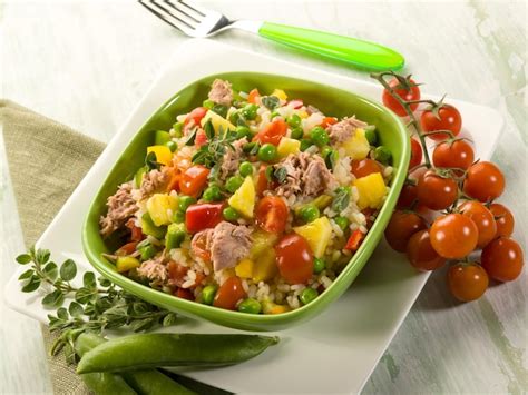 Premium Photo | Cold rice salad with tuna and pineapple