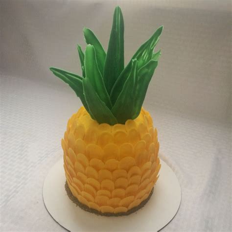 Pineapple cake decorating | Pineapple cake, Cake, Cake decorating