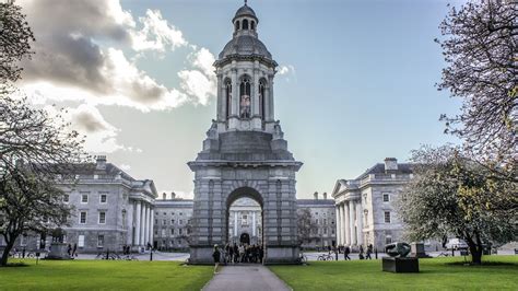 Top Landmarks in Ireland: Trinity College | Claddagh Design