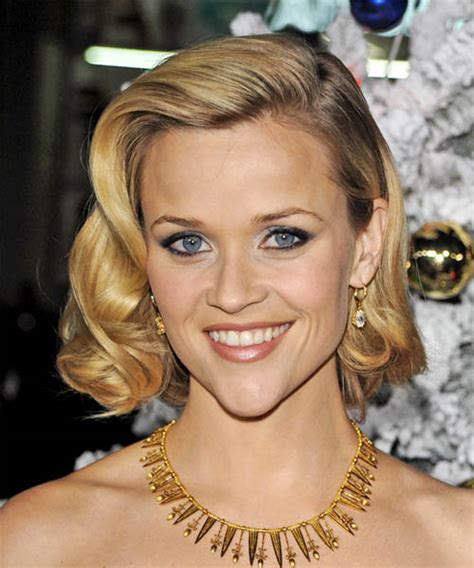 Reese Witherspoon Medium Wavy Golden Blonde Bob Haircut with Light ...