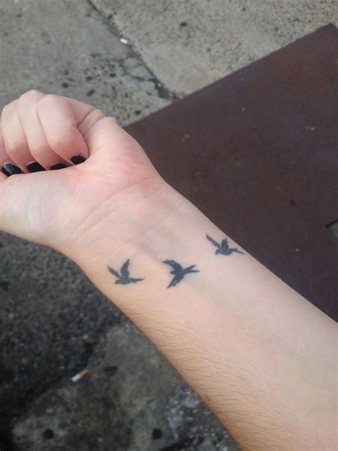 Pin by Crystal Ruth Bell on Tattooos | Bird tattoo wrist, Cool wrist ...