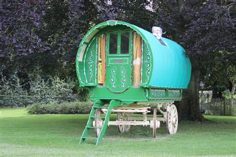 Vardo: The Opulent Caravans of The Gypsies | Amusing Planet