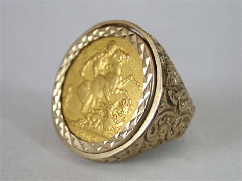 366) Gents 9ct gold full sovereign ring with Edw VII 1902 full sovereign 15.7g Est. £275-£300 ...