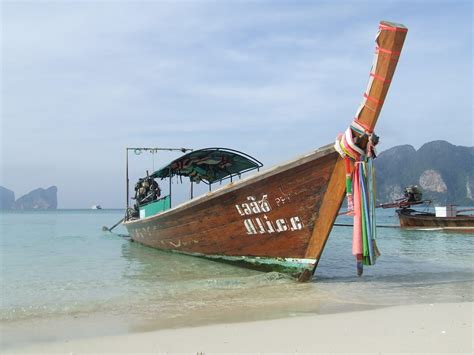 File:Thailand koh phi phi long boat.jpg