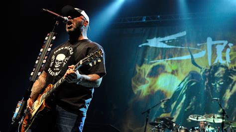 Staind announce first material in nine years, Live: It's Been Awhile ...