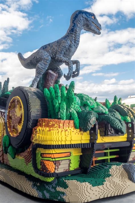 This 'Jurassic World: Fallen Kingdom' LEGO Build Used Over 700,000 ...