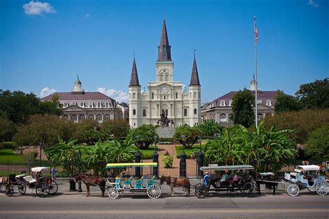 A History Of The St. Louis Cathedral In 1 Minute