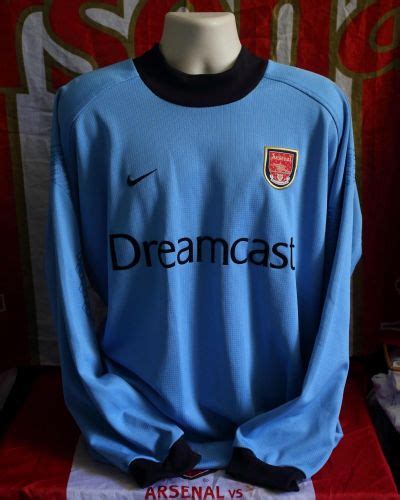 Arsenal FC 2001-02 Kits