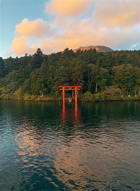 Hakone Shrine from Lake Ashi : r/japanpics