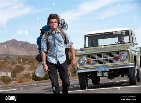 INTO THE WILD, Emile Hirsch (foreground), Hal Holbrook (in car), 2007 ...