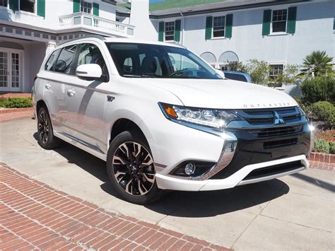 2018 Mitsubishi Outlander PHEV: first drive of plug-in hybrid SUV