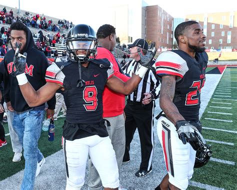 2019_UCMvsUINDY_Football_Playoffs-287 | UCM Mules defensive … | Flickr