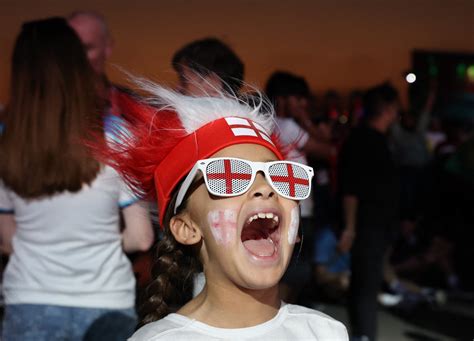 England fans enjoy their day in the sun at World Cup opener | Reuters