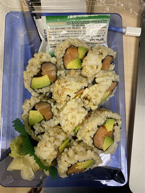 Calories in this? Salmon avocado roll with brown rice : r/caloriecount