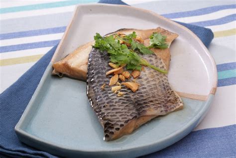 Steamed Fish Fillet with Garlic - Clara Olé