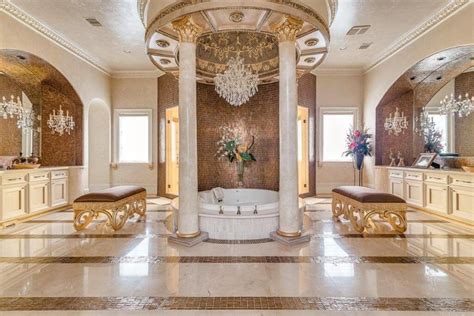41 Bespoke Bathrooms with Glittering Chandeliers