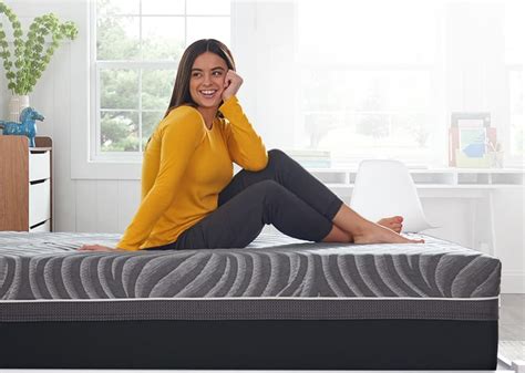 Sealy Mattress Reviews 2022 - Hybrid Posturepedic Technology