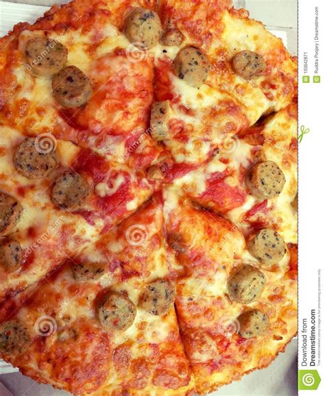 Sausage Cheese Pizza Image stock image. Image of online - 103642871