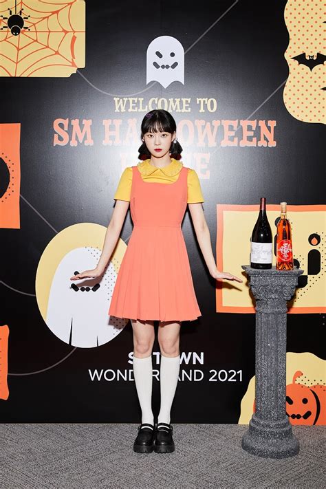 Here Are All The Costumes From The "SMTOWN Wonderland 2021" Halloween ...