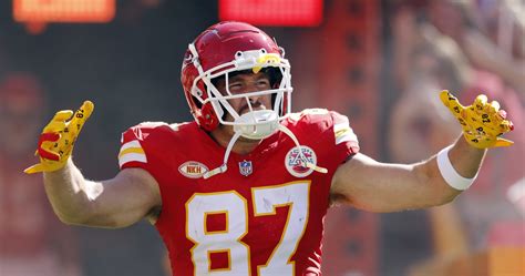 Travis Kelce Jersey Sales Spike by Nearly 400% After Taylor Swift Attends Chiefs Game : r/nfl