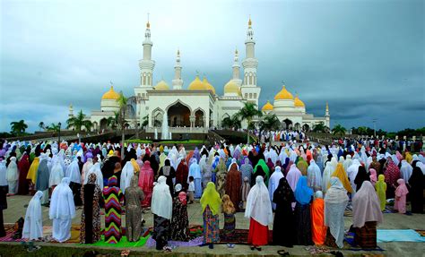 Eid 2016 images: Muslims across the world celebrate Eid ul Fitr today | Metro News