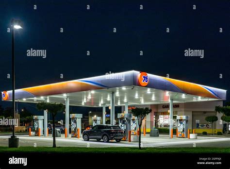 Union 76 gas station hi-res stock photography and images - Alamy