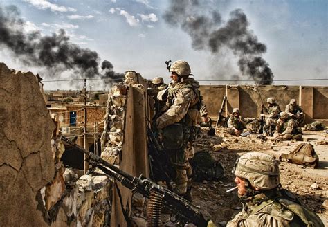 [Iraq] U.S Marines occupy a rooftop during the Second Battle of Fallujah. Fallujah, Iraq ...