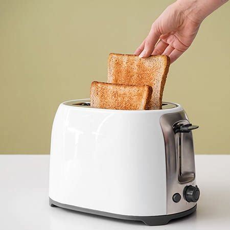 How to Choose the Best Bread Toaster (2024 Review) - ElectroGuide.co.uk