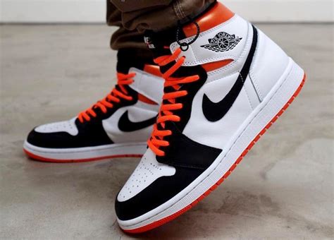 Air Jordan 1 High OG GS Electro Orange