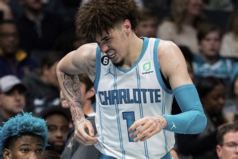 LaMelo Ball injury: Hurts same ankle on fan's foot in Hornets loss