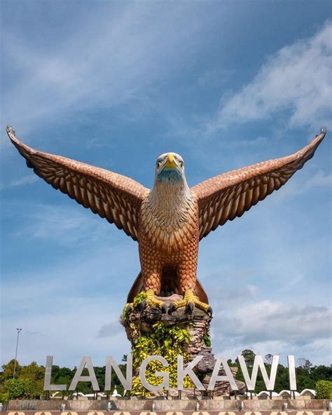 As we approached the Langkawi port we was greeted by this big eagle statue, of course we wanted ...